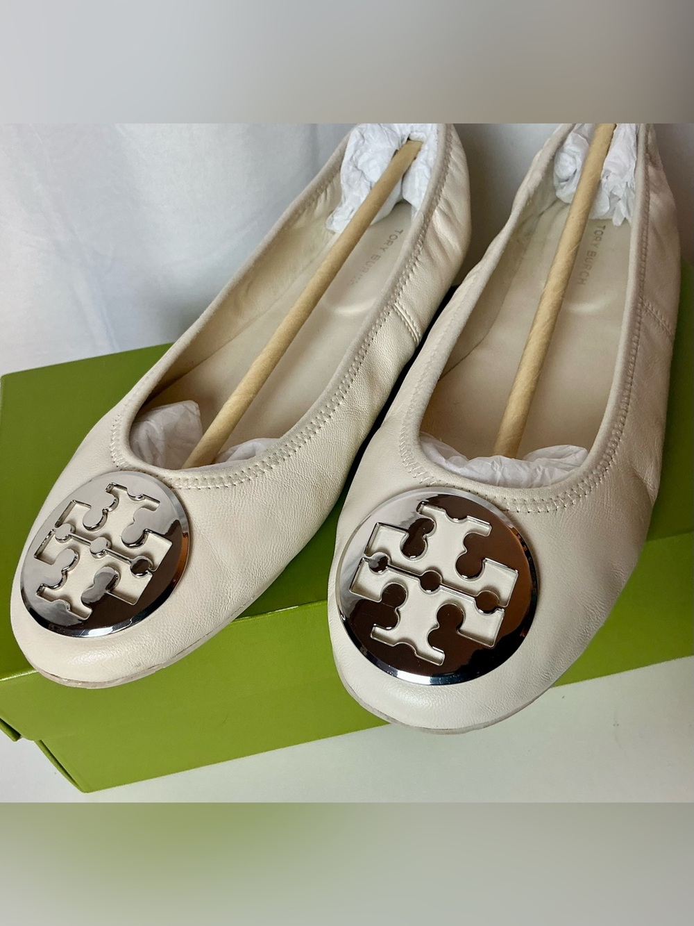 Tory Burch Reva Travel Ballet Flats Cream Silver Leather Size 7 - Picture 1 of 14
